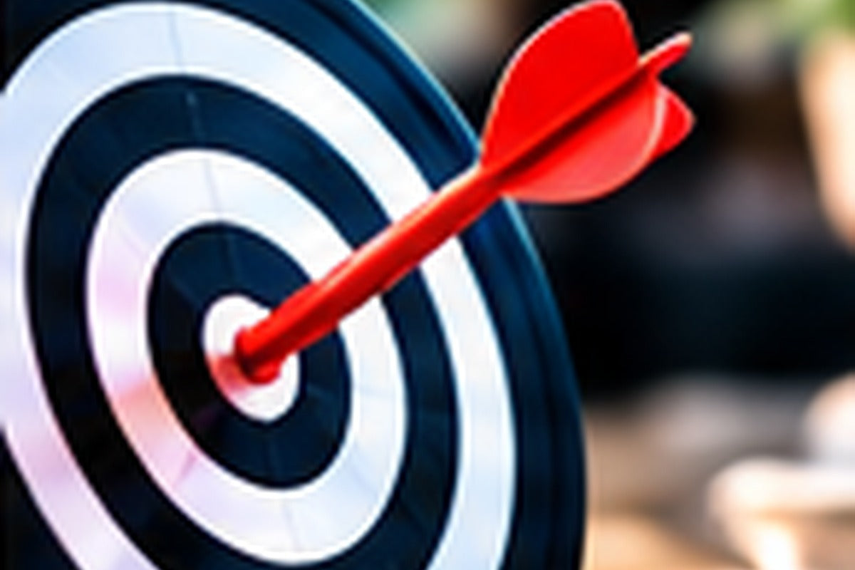 Target and arrow representing a clear business offer